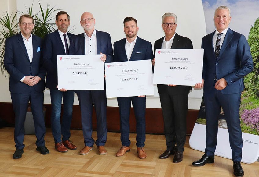 Niedersächsischer Umweltminister Olaf Lies überreicht Clean Logistics SE Förderbescheid über rund 7,6 Mio. Euro für geplantes Entwicklungsprojekt